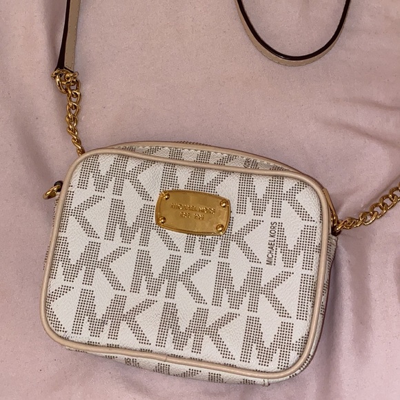 Michael Kors Handbags - MK Michael Kors Creme Crossbody